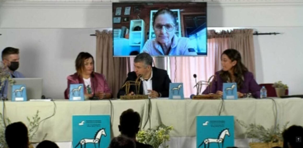 MESA REDONDA: EXPERIENCIAS CON CABALLOS. EL CABALLO COMO MAESTRO